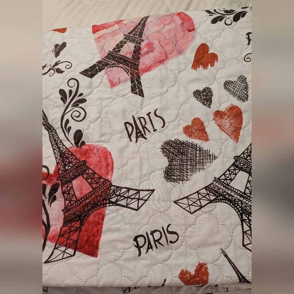 Chic Paris Bedspread Set with Pink and White Design (Reversible) - Picture 4 of 7